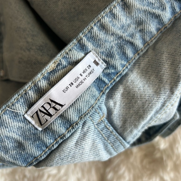 Distressed ZARA jeans - Picture 2 of 6